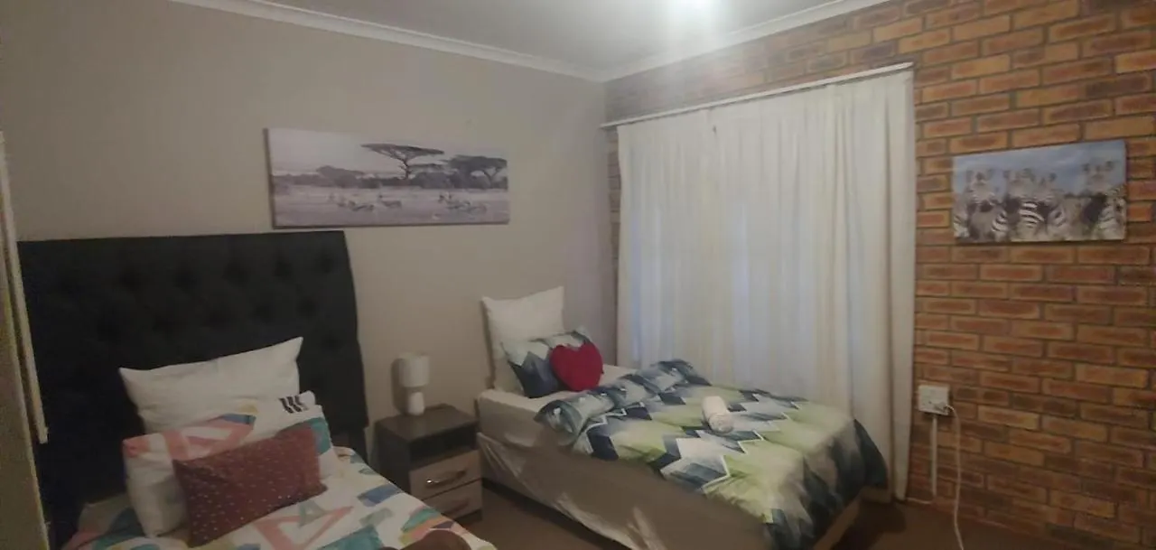 Zenith House Loevestein Self Catering Accomodation Cape Town Konukevi