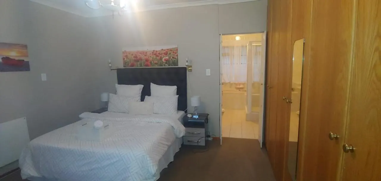 Zenith House Loevestein Self Catering Accomodation Cape Town