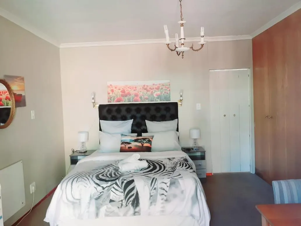Guest house Zenith House Loevestein Self Catering Accomodation Cape Town